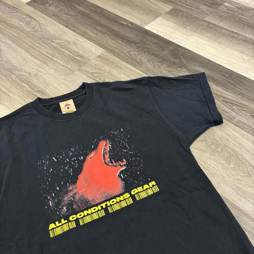 vintage Nike acg wolf t shirt 00s S